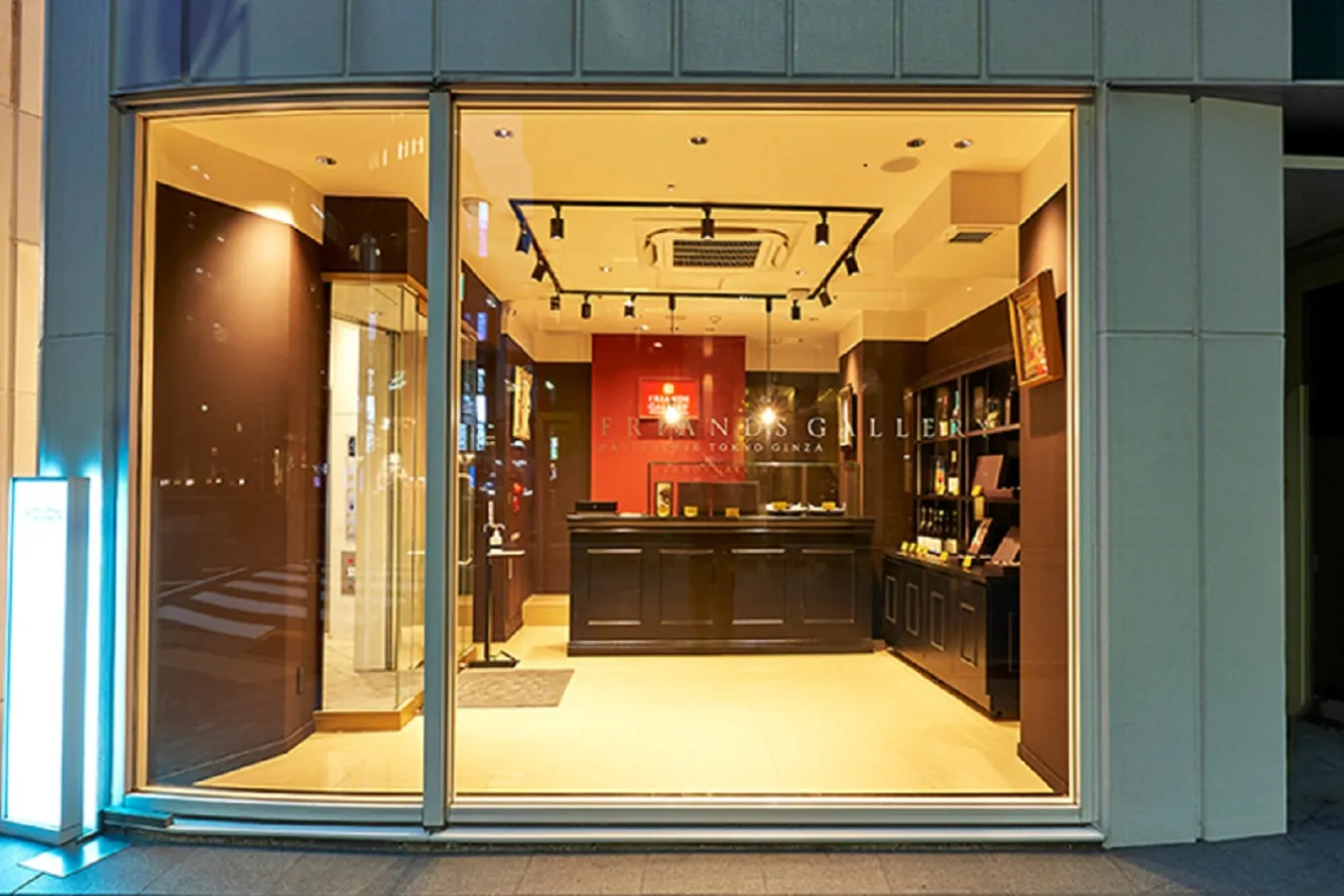 ▲店名の由来は、フィナンシェの別名であり、フランス語で‟美味しい”‟美食家”を意味する「FRIAND（フリアン）」と、銀座に数多ある「画廊（ギャラリー）」の組み合わせから。