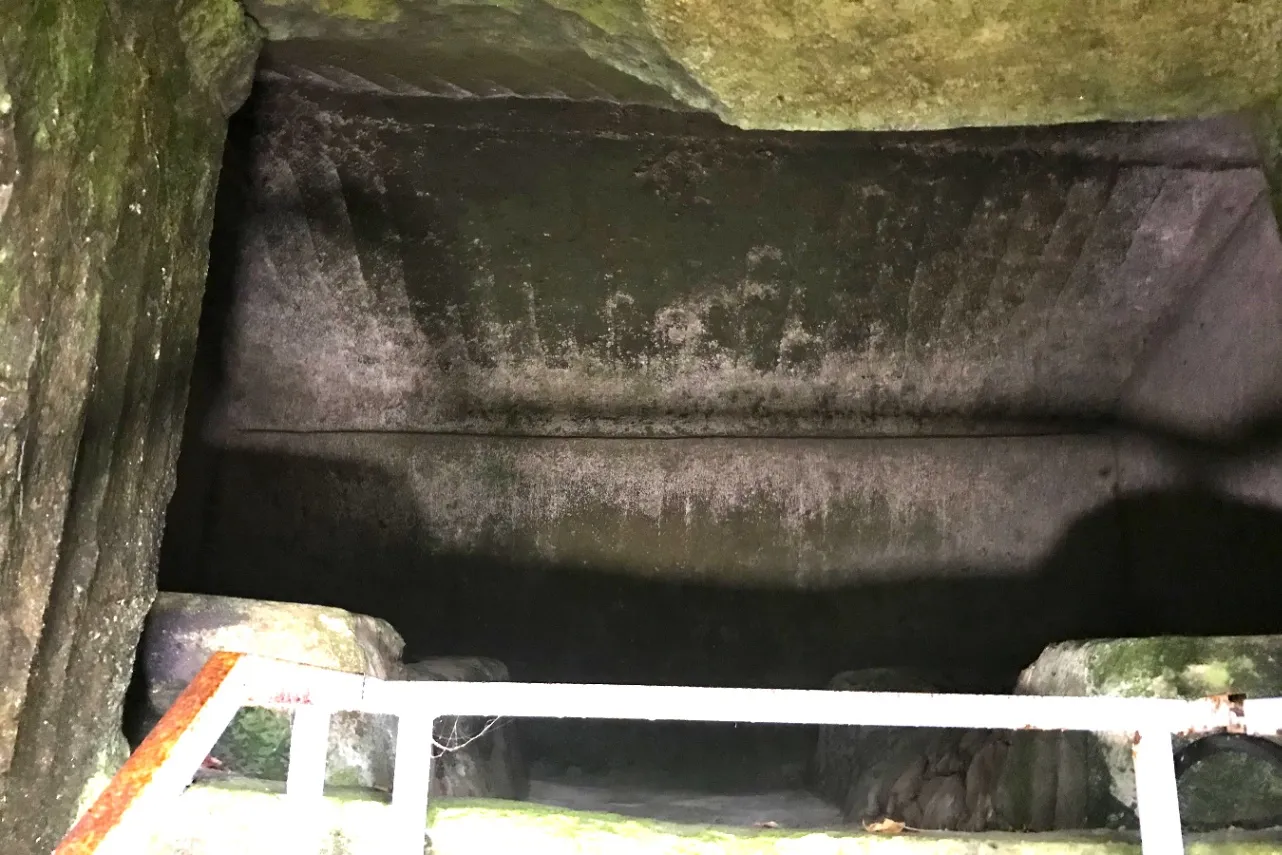 ▲11号墓。ロフト付きのワンルームみたいです。ゆったりと広い造りになっています