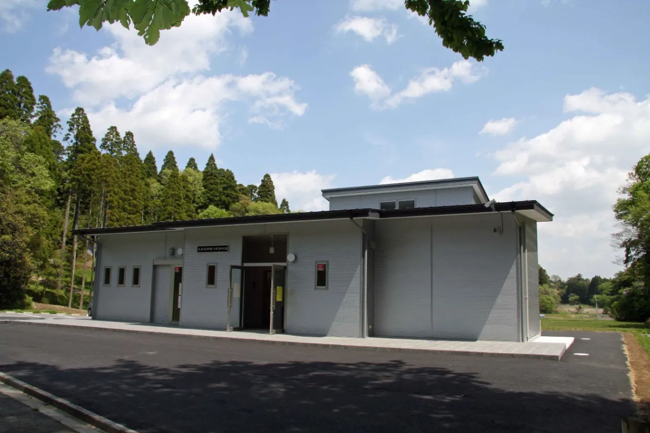 ▲史跡長柄横穴群資料館。駐車場も広く、トイレもきれいで見学者にやさしいです/写真提供:長柄町教育委員会生涯学習課