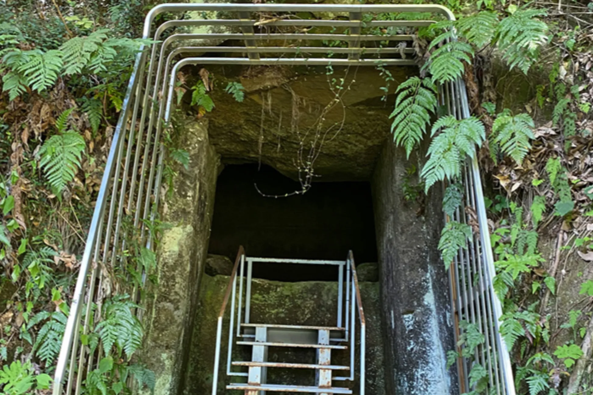 ロフト付ワンルームみたいな古墳「長柄横穴群」