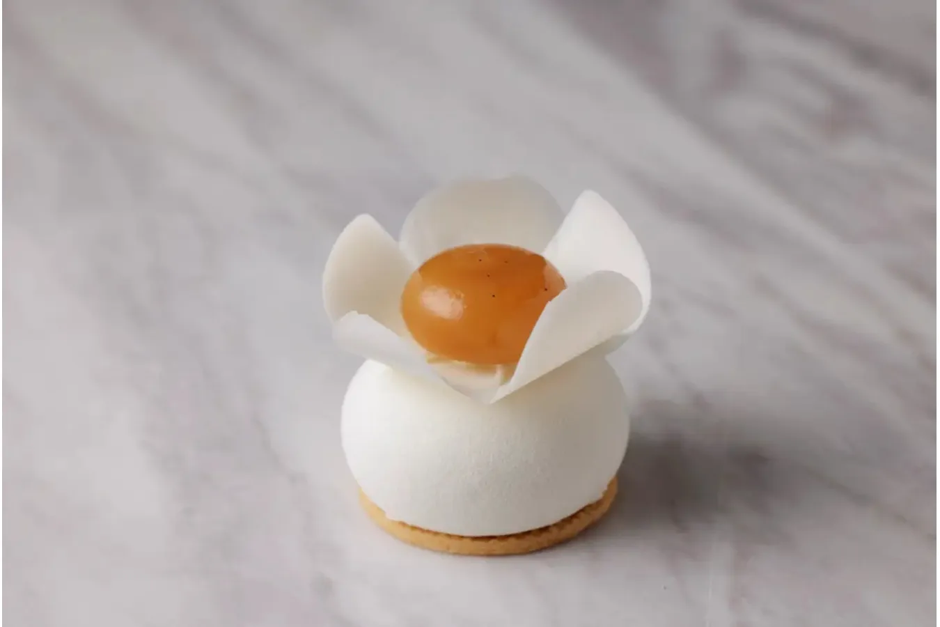 ▲「リンゴのタタン 青リンゴムースとシナモンのクリーム」