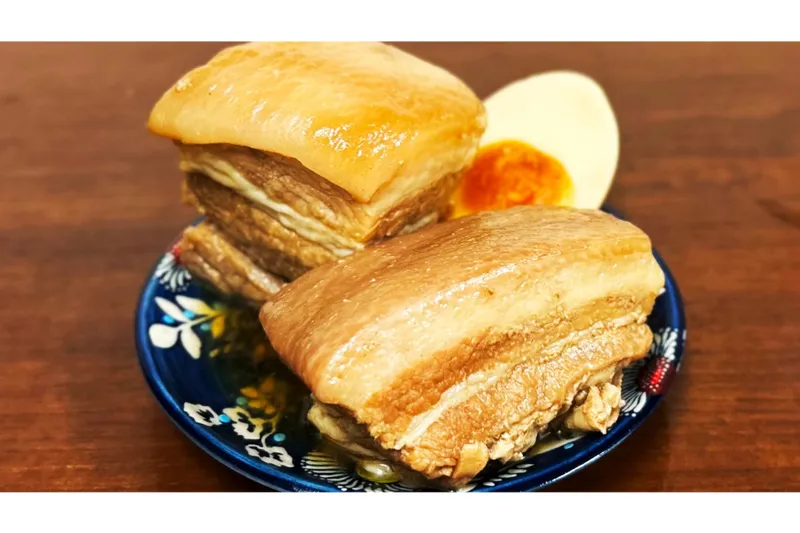 名物は“極とろ”ラフテー！「沖縄酒場ナカマ」横浜アソビル横丁にオープン