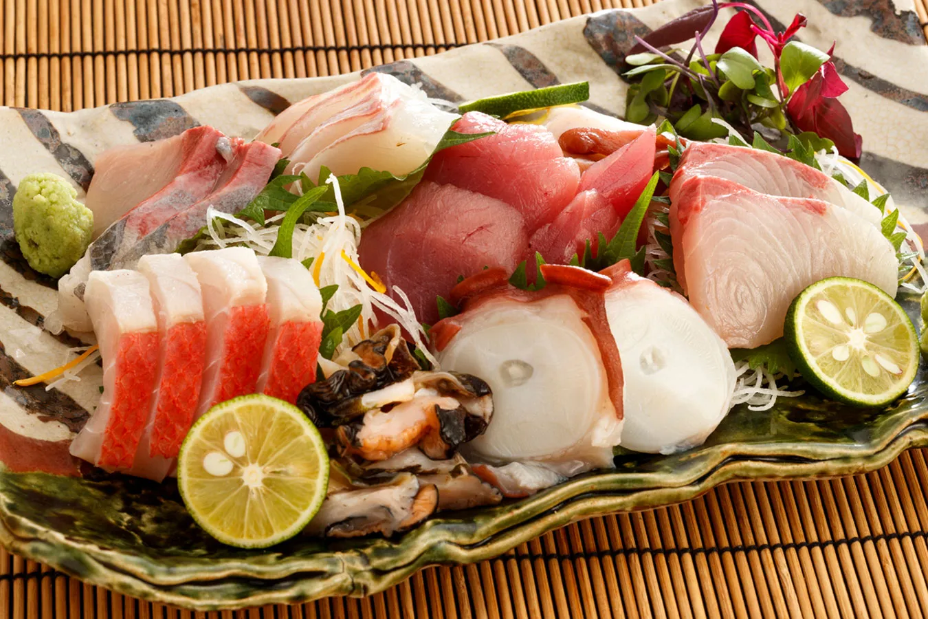 ▲「都夏の"◎得"刺盛　ちょっと豪華に五点盛」（2,640円　写真提供：都夏 本店）