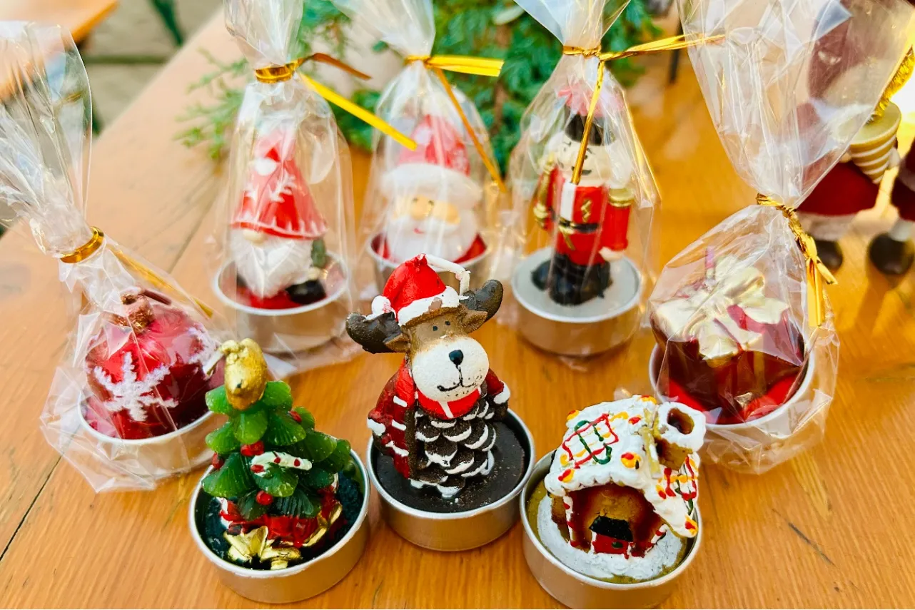 ▲VICTORIASHOPの「クリスマスキャンドル」（撮影：レッツエンジョイ東京編集部）