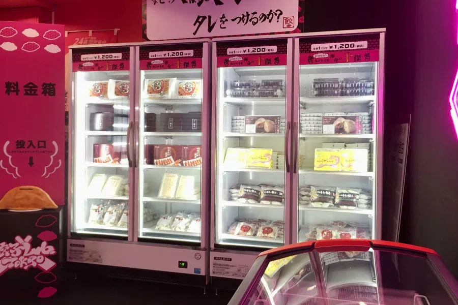 「餃子無人販売店」が明大前駅構内にオープン_340804