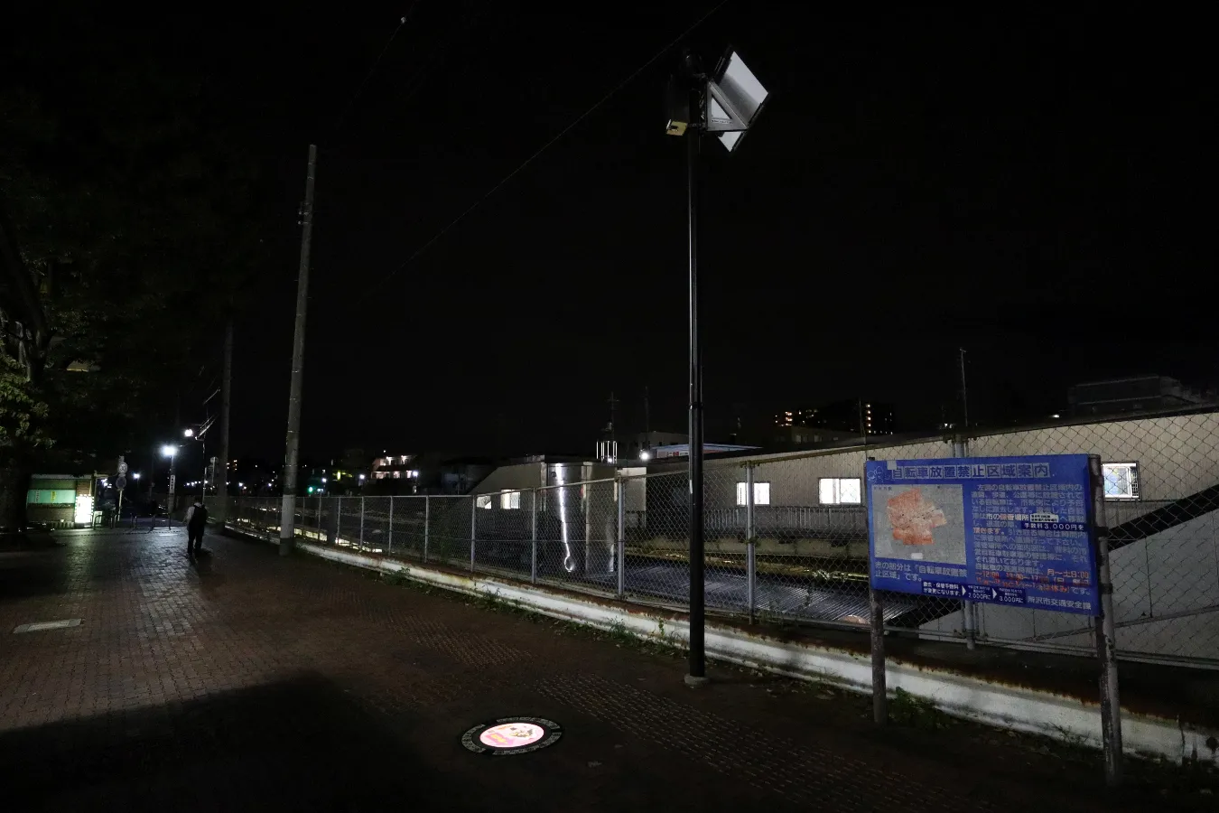 イルミネーションマンホールとソーラーパネル
「アニメツーリズム協会公式キャラ　じゅんれいちゃん」ⓒ2022 ATA／HCS