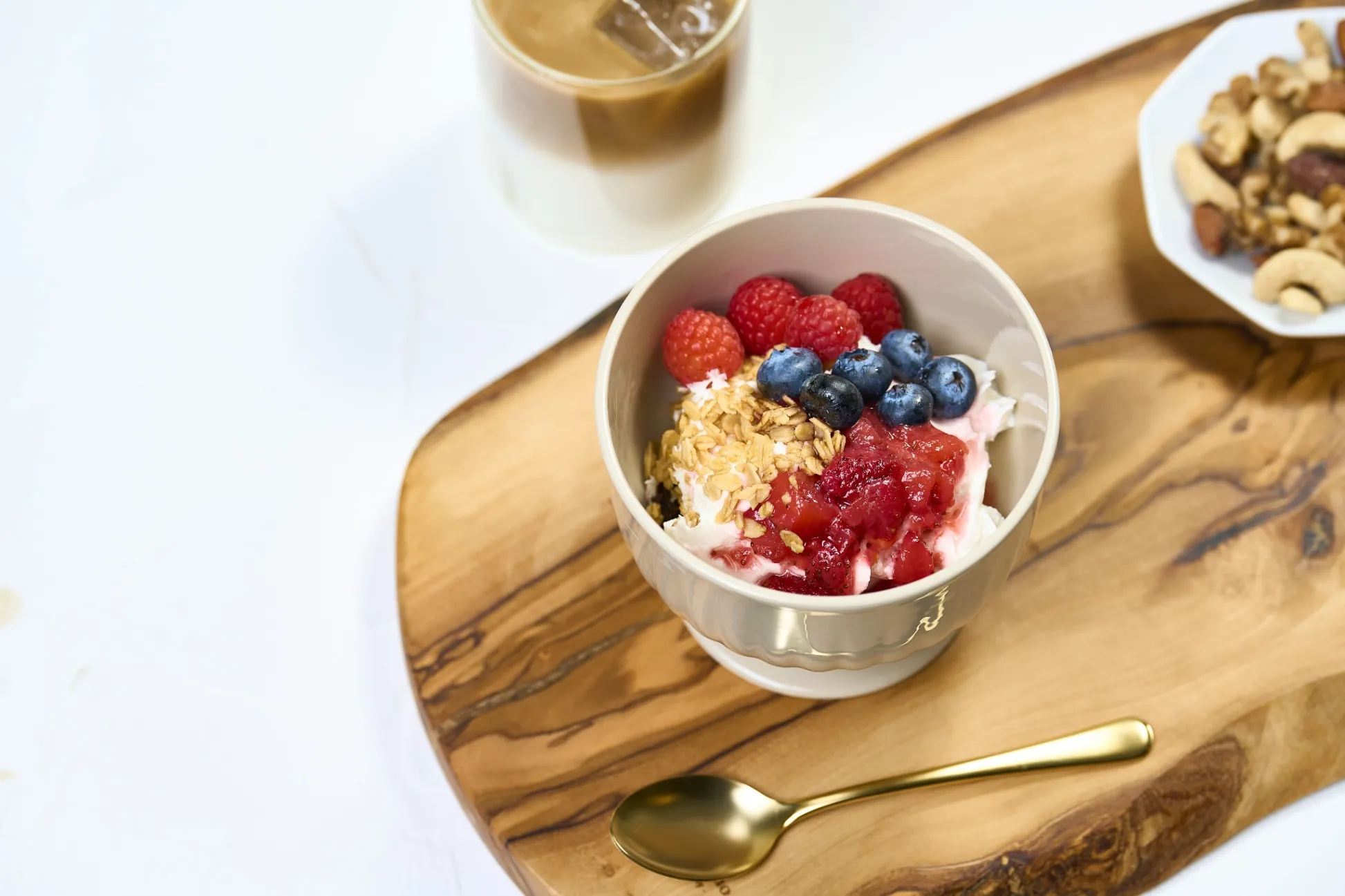 グリークヨーグルト専門店「REM’S greek yogurt」六本木にオープン