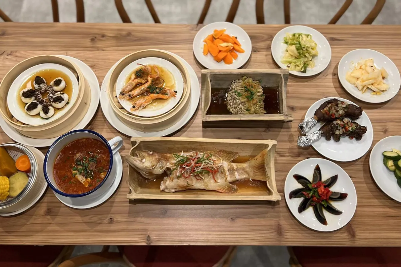 ▲料理に使用する旬の野菜は自社農園にて育て、餃子や麺なども自社工房で手作りしている