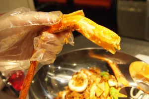 シェア前提の「手づかみ系シーフード」を一人で食べるとどうなるか検証してきた！