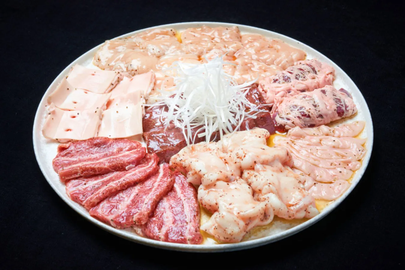 ▲「極ホルモン盛り合わせ（塩・タレ）」（1,680円）