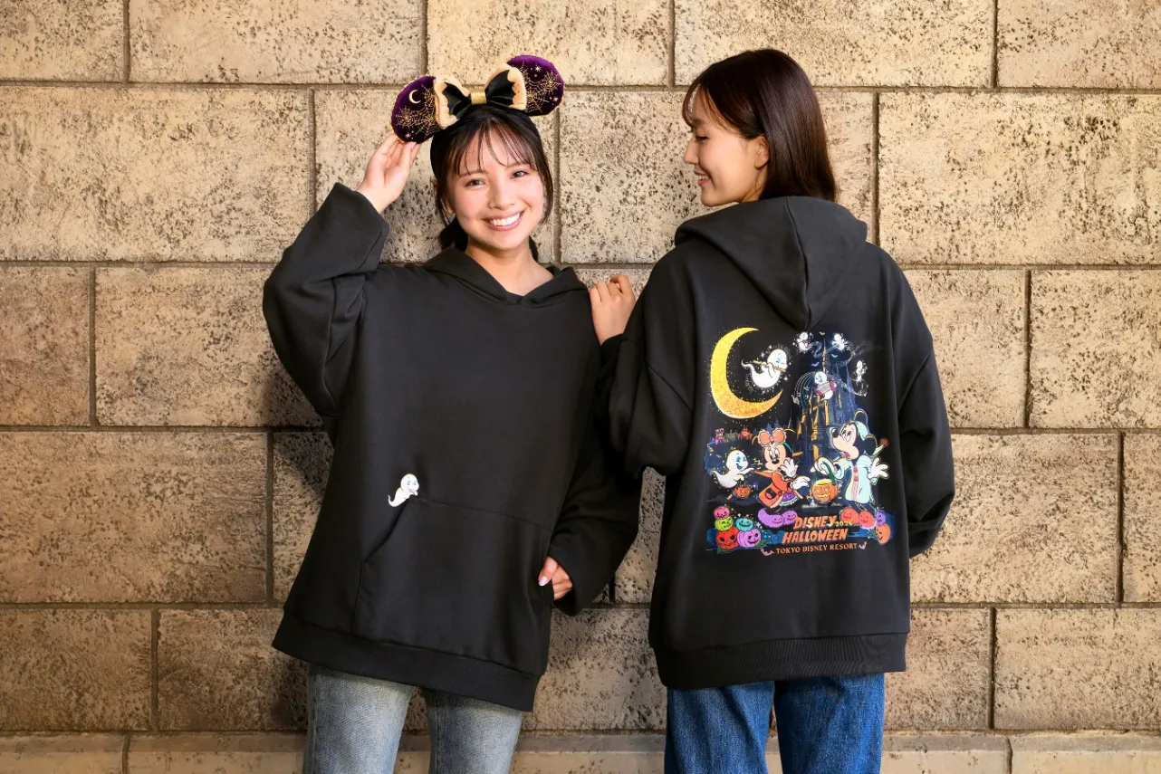 ▲「パーカー」(6,200円)、カチューシャ(2,800円)(C)Disney