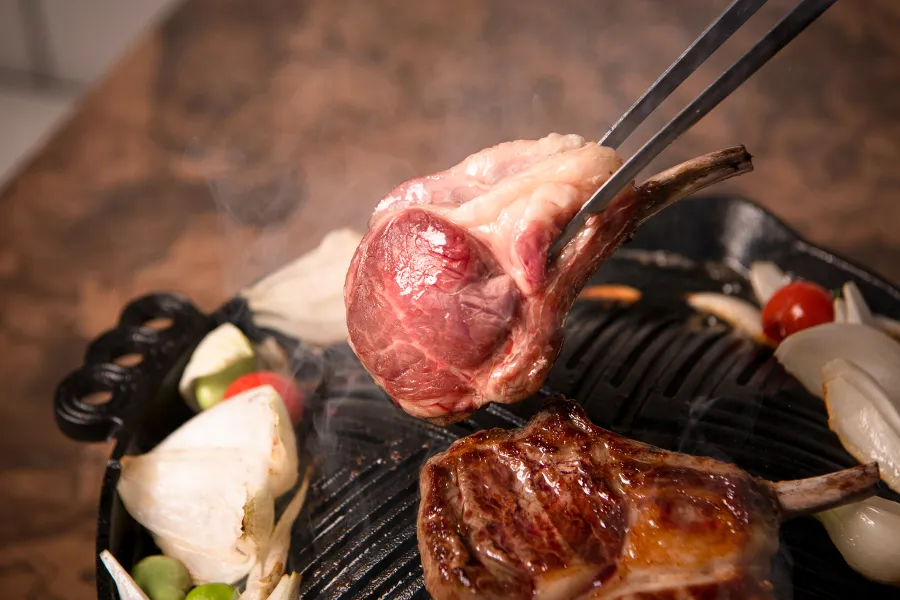 “幻の羊肉”を食べ比べ！「Azabu ewe」西麻布に誕生