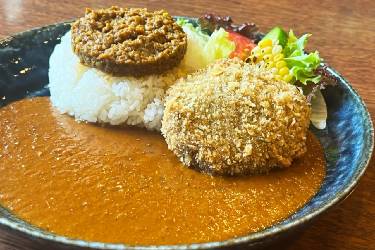 ▲ライスの上にはラムポークキーマ