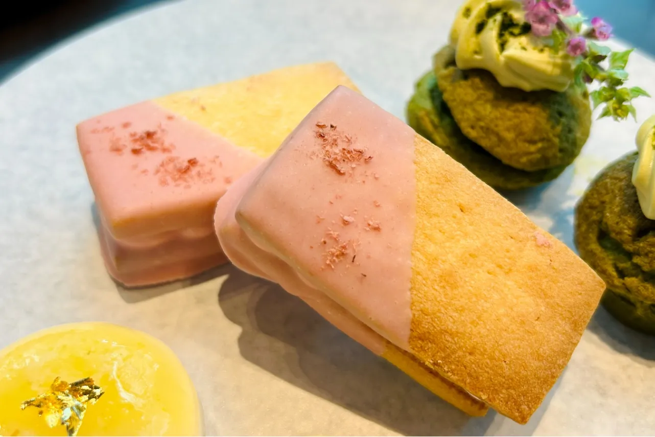 ▲「桜とクランベリーのサブレサンド」（撮影：レッツエンジョイ東京編集部）