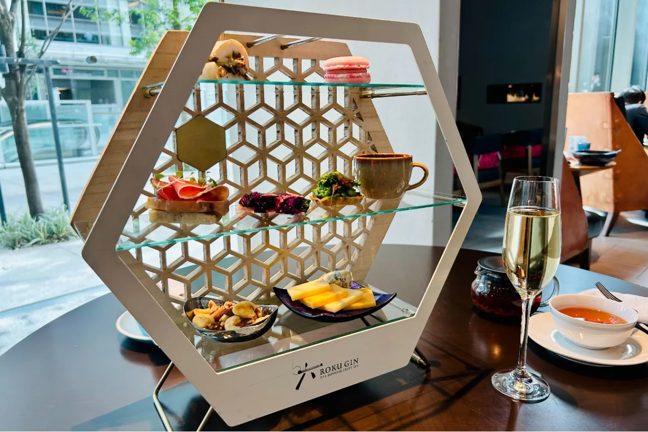 ▲「夜桜ハイティー」（撮影：レッツエンジョイ東京編集部）