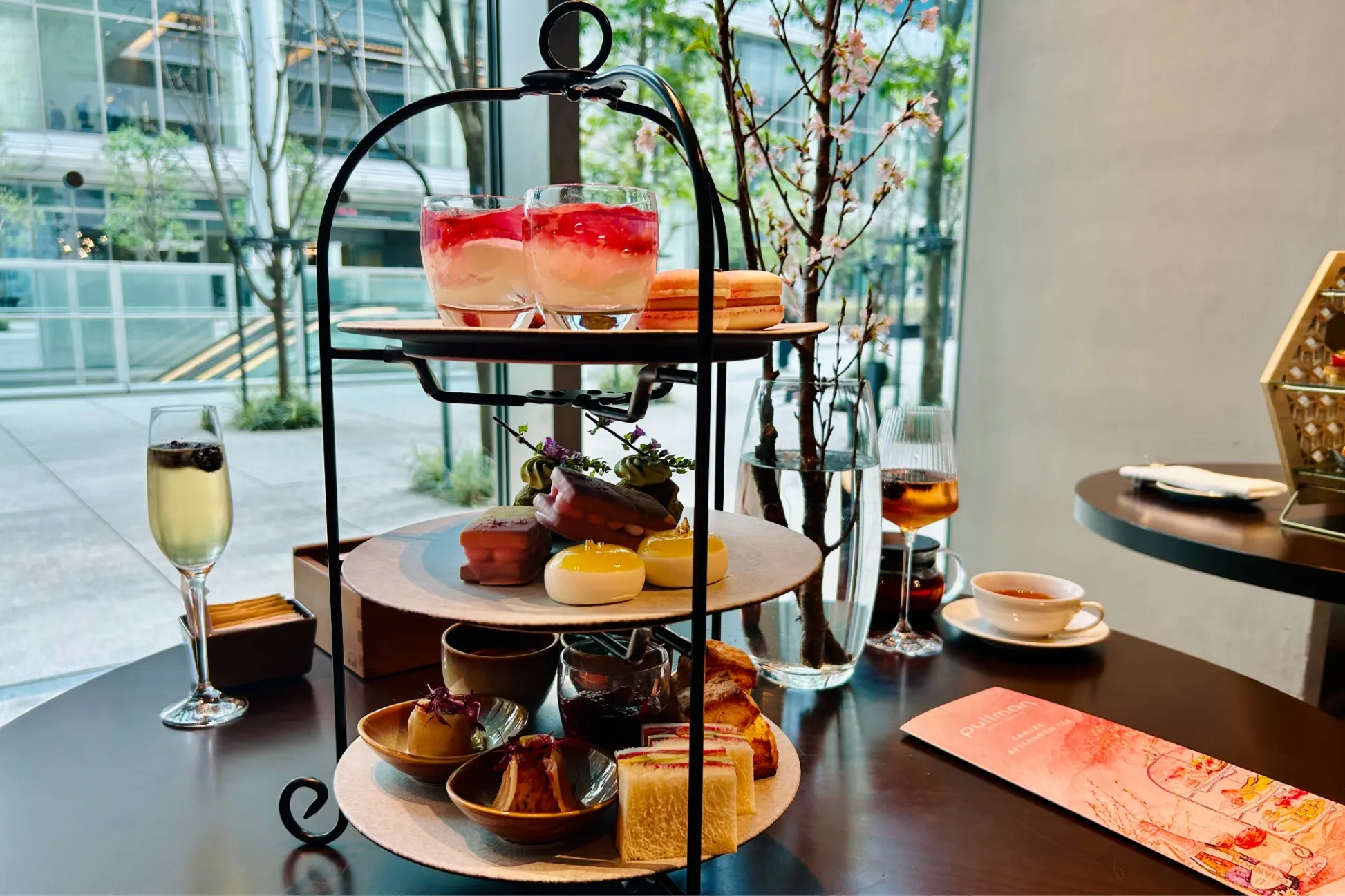 プルマン東京田町「桜アフタヌーンティー2026」体験レポ！桜香るスイーツを実食