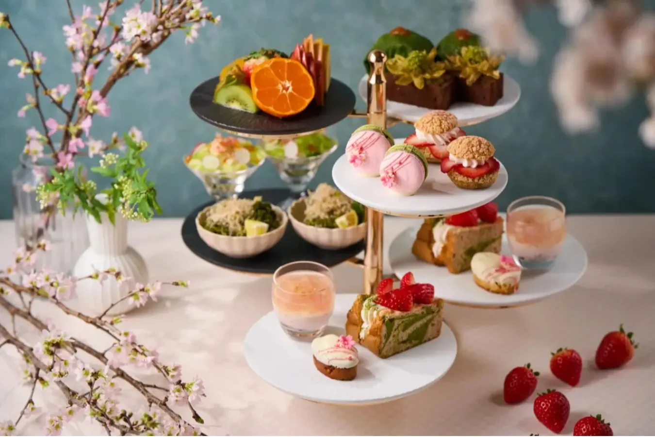 ▲「桜と抹茶のフルーツアフタヌーンティー」