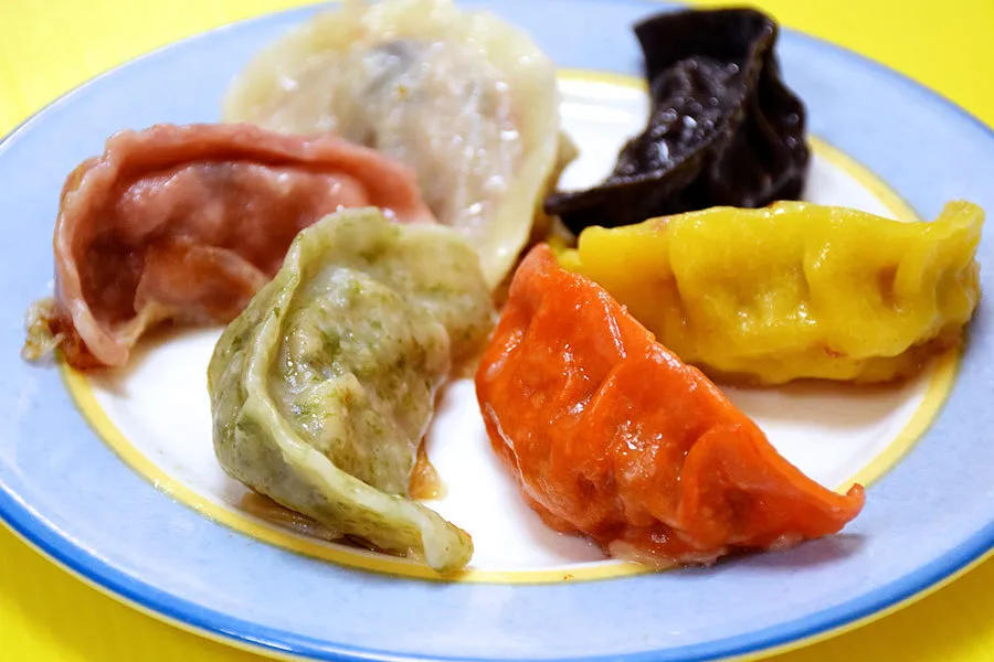 【池袋】カラフル餃子からパリパリ羽根つきまで！アツアツで食べたい「絶品餃子」4選