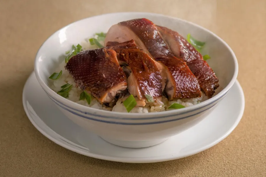 ▲「焼鴨飯」（900円）