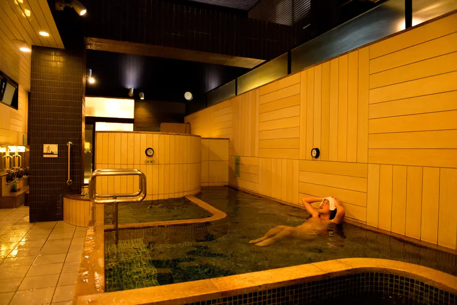 東京駅から10分！広々お風呂＆サウナのモダン銭湯「湊湯」レポ【やつい銭湯連載】