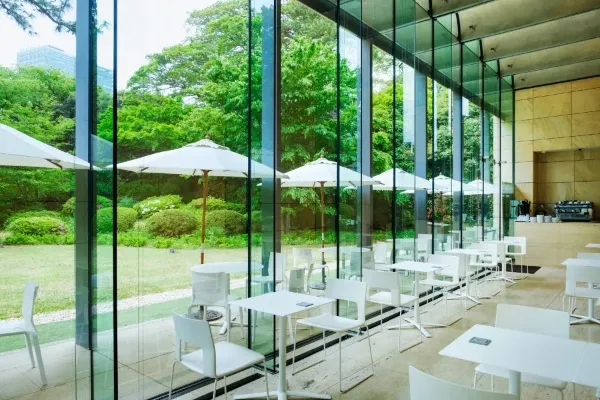 雨の日に行きたい！緑鮮やかな絶景を見渡せる「庭園カフェ」3選