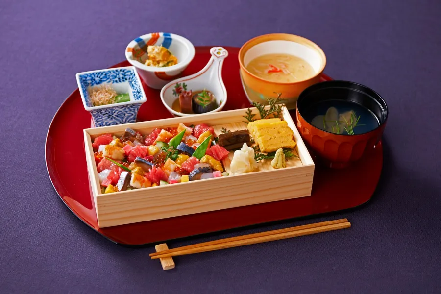 ▲特選ばらちらし重御膳（3,300円）