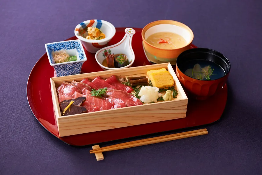 ▲生本鮪づくし重御膳（3,300円）