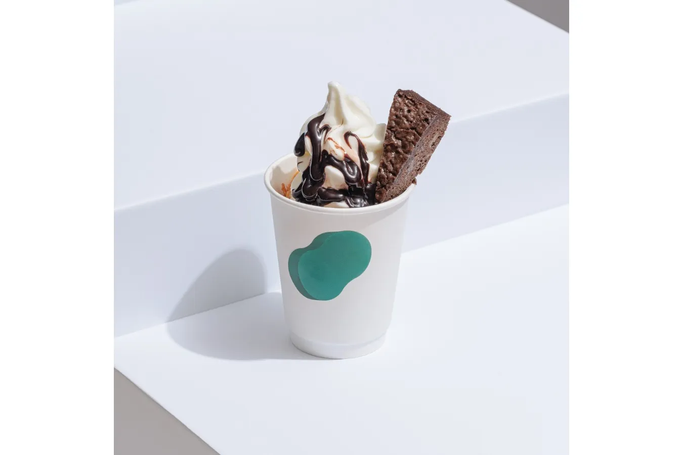 ▲「ブラウニーが突き刺さったソフトクリーム」