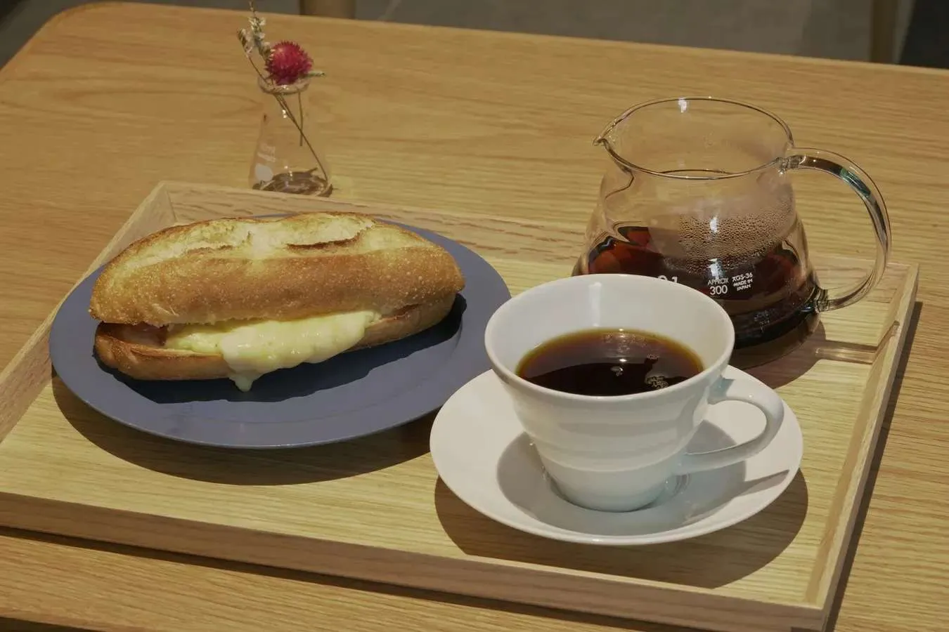 ▲HARIO CAFE 泉屋博古館東京店 メニュー例（「ハムチーズホットサンドセット」）