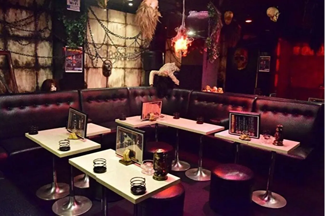 ▲怪談ライブBarスリラーナイト歌舞伎町店 内観