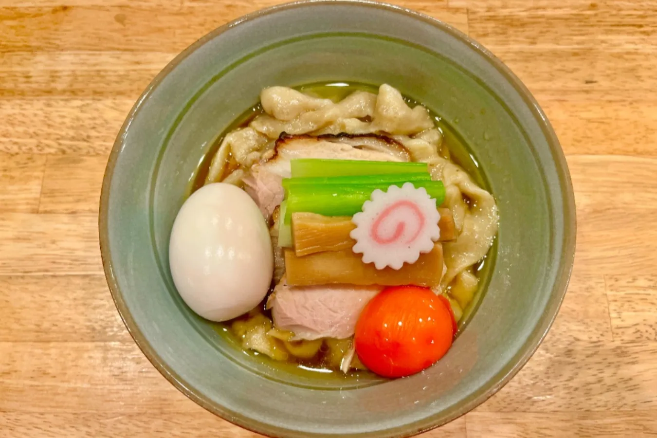 ▲看板メニューでもある「油そば 味玉入り」（1,150円）も絶品！