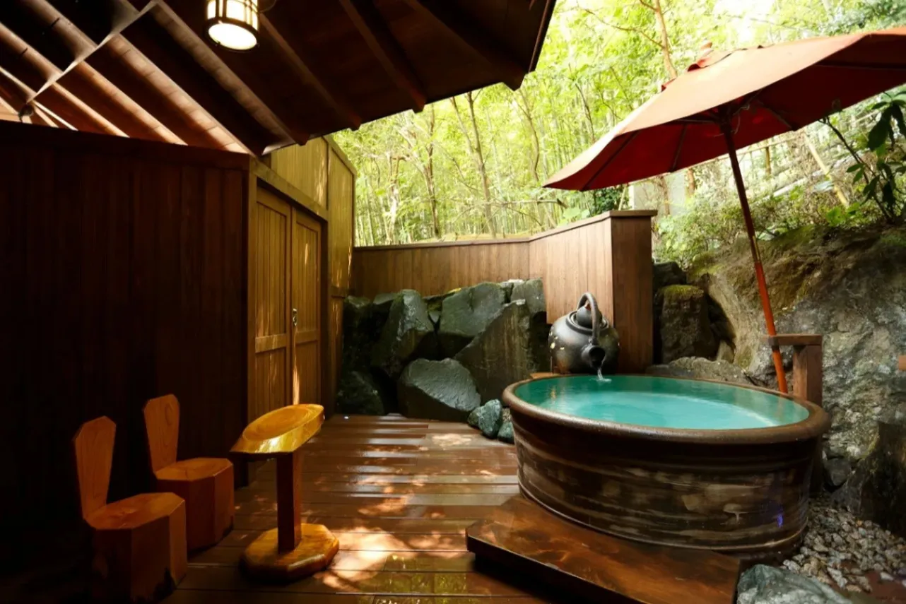 ▲貸切露天風呂（かがおう）