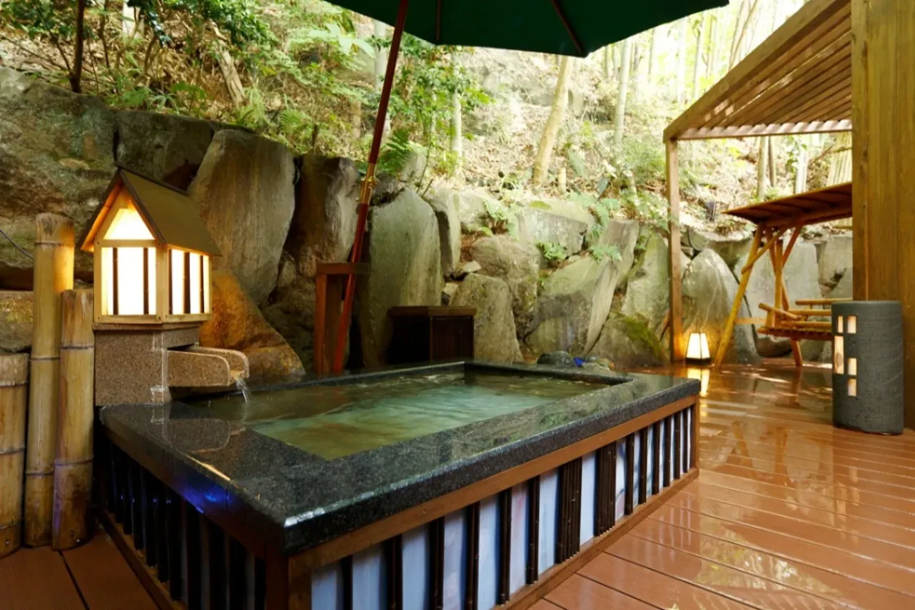 ▲貸切露天風呂（なよ竹）