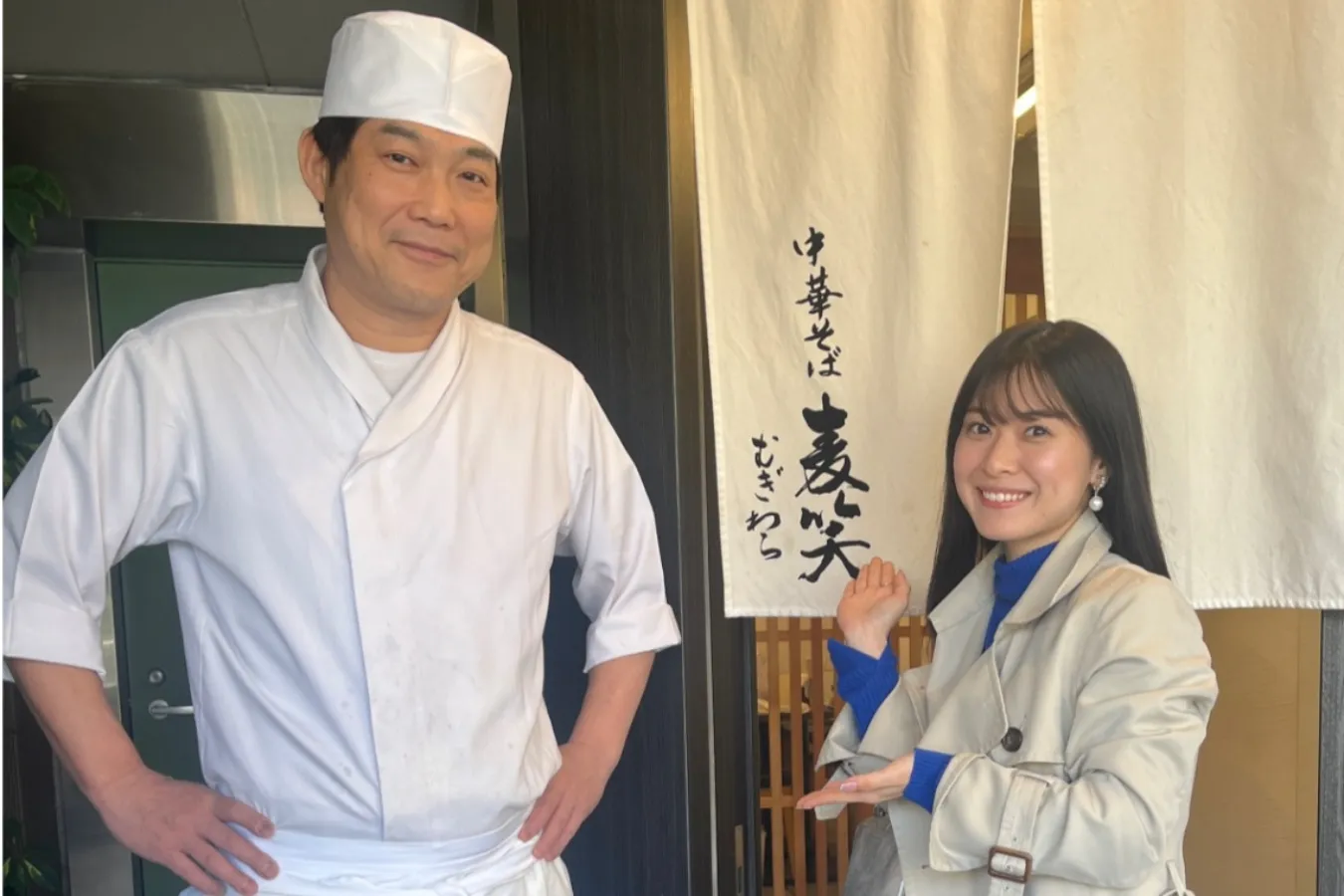 ▲店主の谷口雅樹さん（左）、筆者（右）