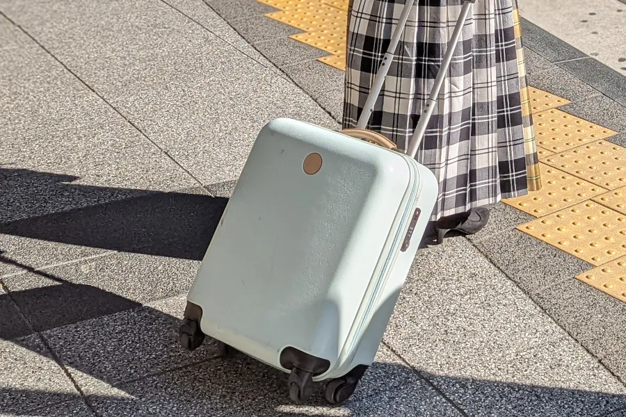 軽量、4輪、傷がついても目立たない素材がオススメ！