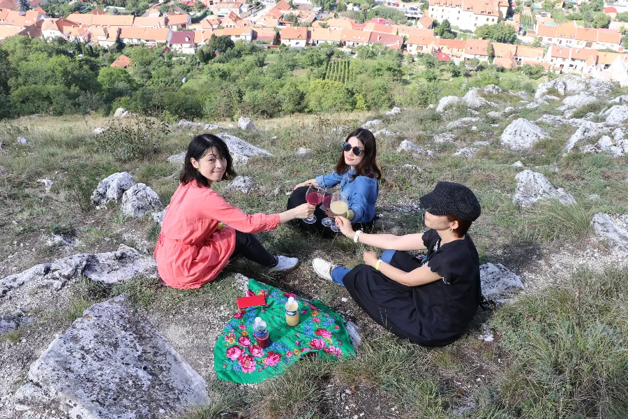 その土地にあわせた柄を考えるのも楽しみの一つですね。