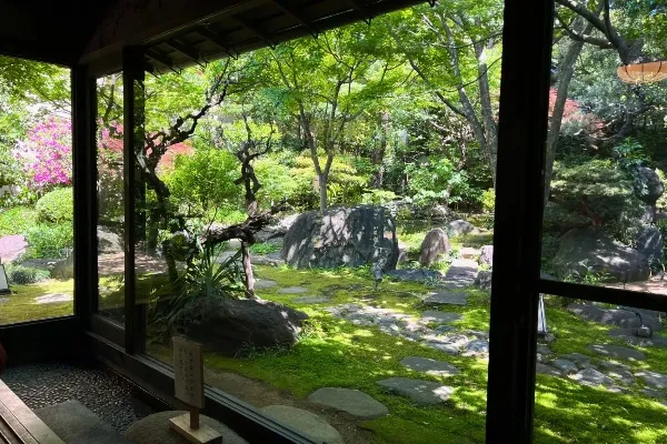 入浴後はまったり庭園鑑賞！板橋の人気天然温泉「さやの湯処」の“苔庭”に注目