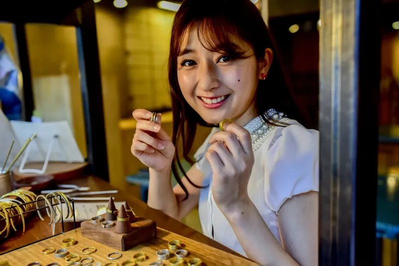 気になる彼女の指輪の意味は?【つながるおでかけ】