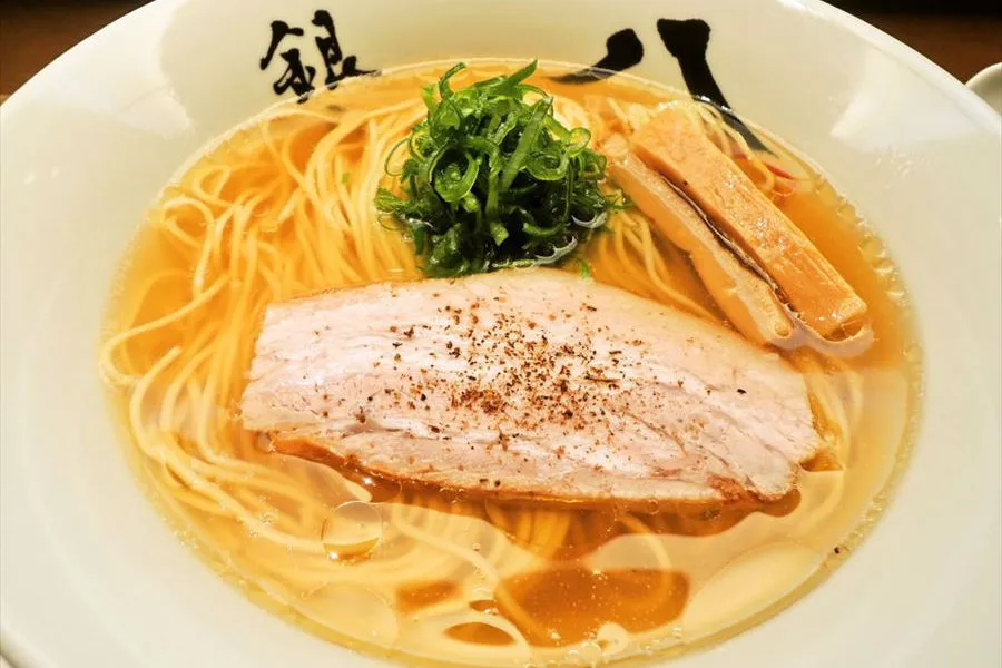 開店以来、行列が絶えない人気店！ラーメン激戦区・銀座で話題の「中華そば」を食べてきた