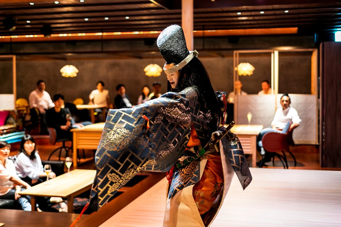 ▲能舞台で上演される伝統芸能を間近で鑑賞することができる