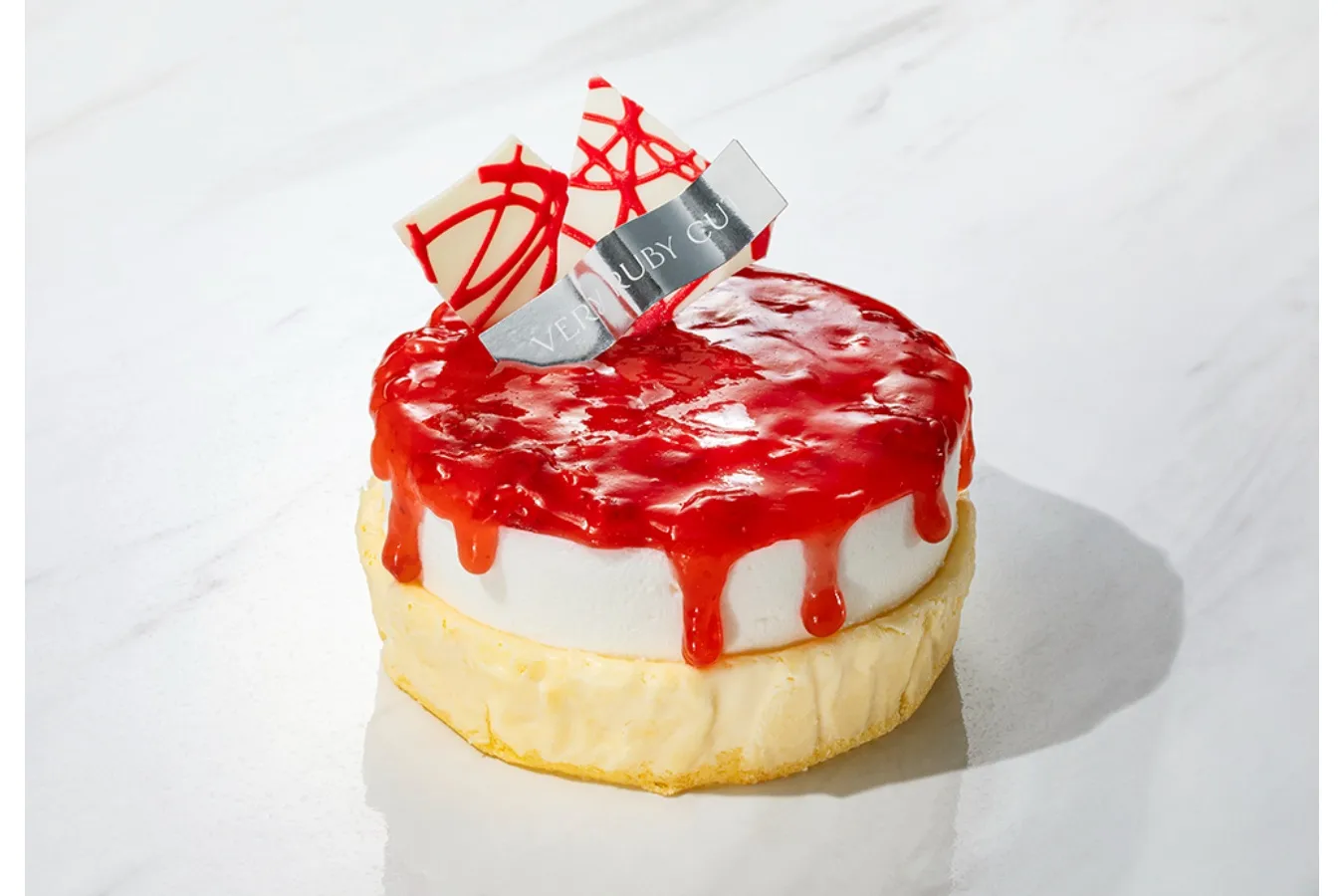 ▲「いちごダブルチーズケーキ」（1,944円）※要冷蔵