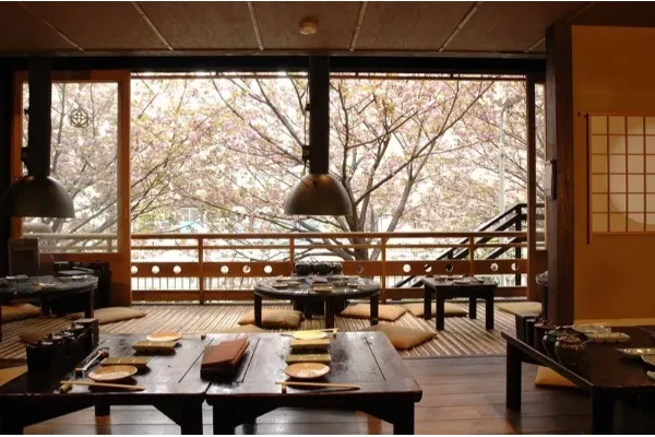 【中目黒】お花見デートにおすすめ！桜が見えるレストラン3選