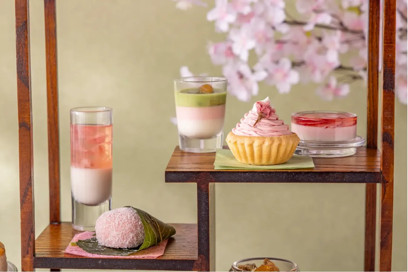 ▲「桜いちご チャイニーズアフタヌーンティー」