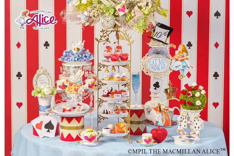 “不思議の国のアリス”がテーマのいちごアフタヌーンティー登場【青山セントグレース大聖堂など】