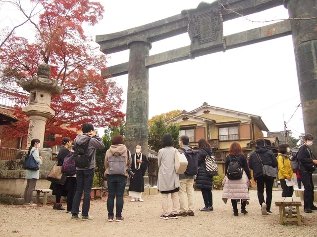 日帰りツアー　秋の吉野山　門前町を金峯山寺の僧侶とめぐる特別な時間（精進料理の昼食付）