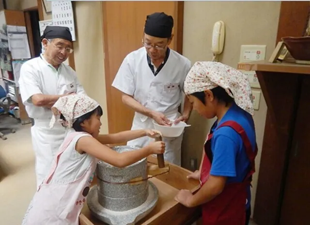 国営昭和記念公園　こもれびの里「夏休み親子うどん作り教室」