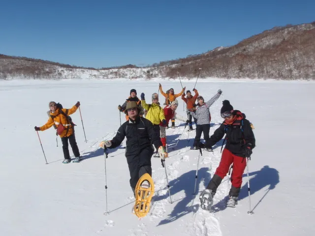 群馬赤城山・スノーシュー＆氷瀑観賞ハイキング「アイスバブル・氷の湖ウォーク」冬の自然体験ツアー_1