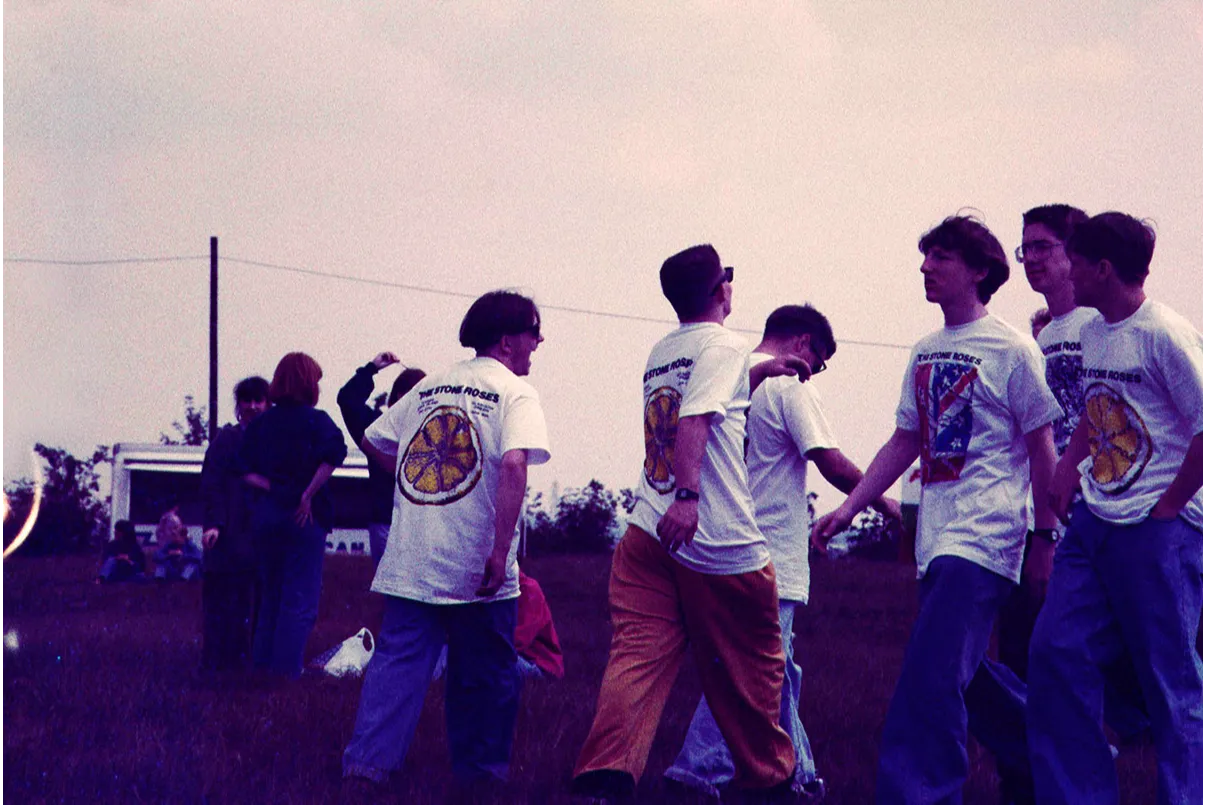 デニス・モリス『THIS IS THE ONE WHAT THE WORLD IS WAINTIG FOR THE STONE ROSES』写真展_2