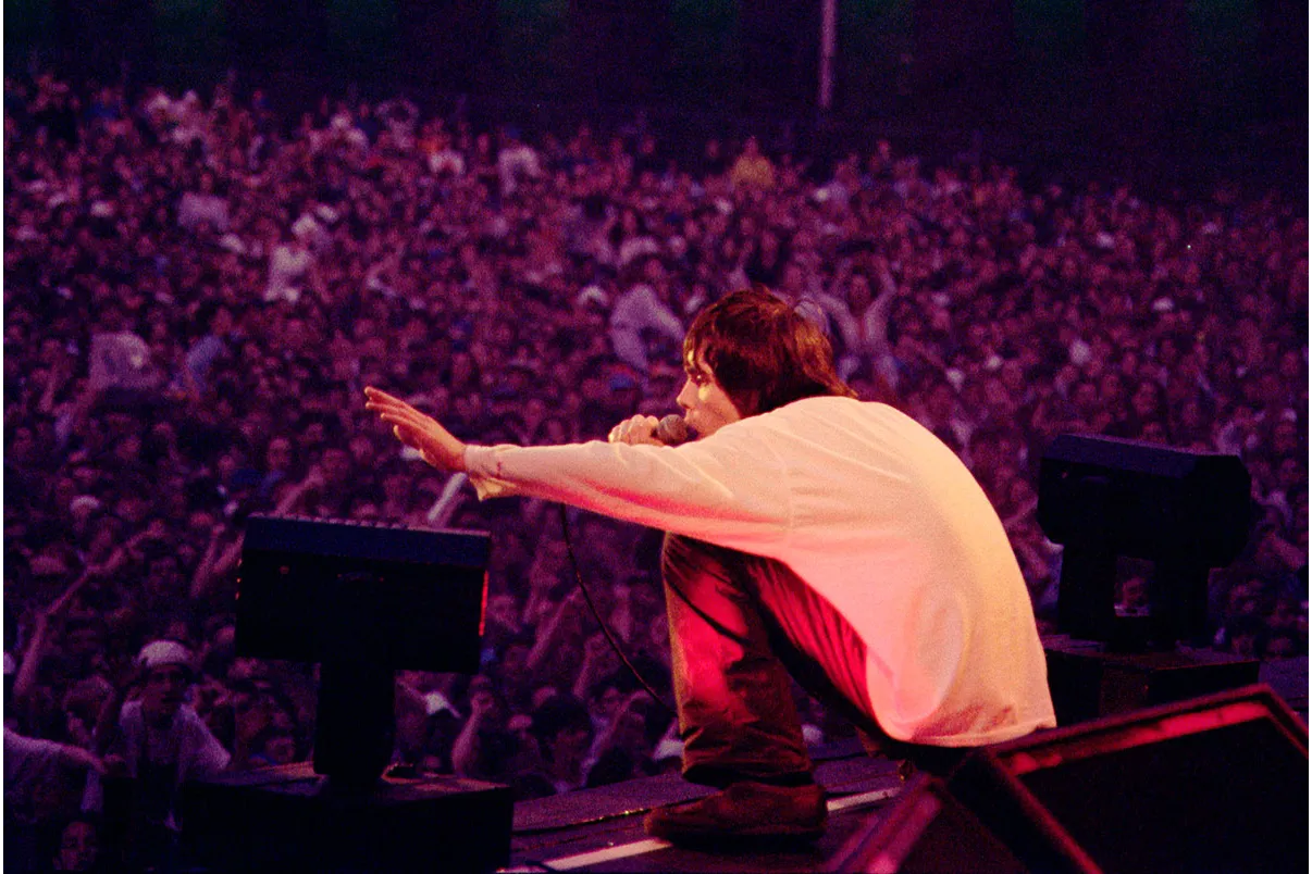 デニス・モリス『THIS IS THE ONE WHAT THE WORLD IS WAINTIG FOR THE STONE ROSES』写真展_4