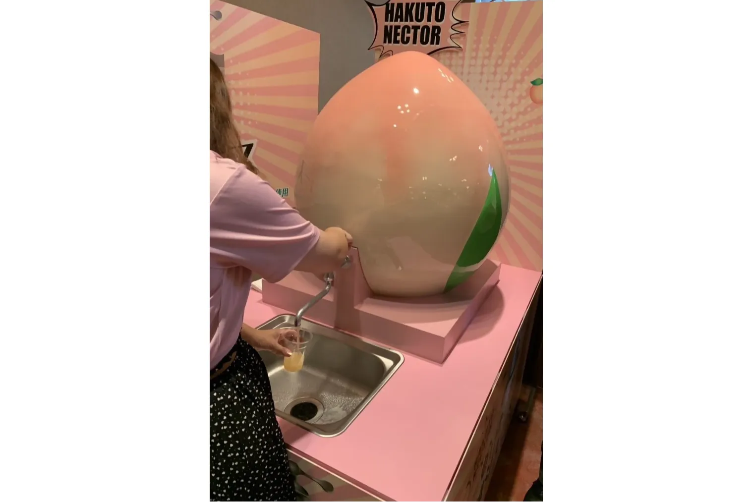 蛇口から白桃ジュース！スタンド_2